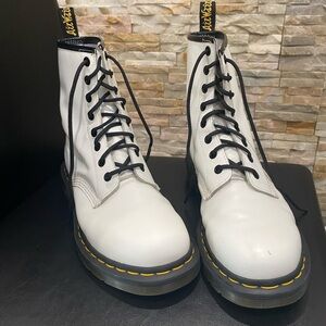 White Dr. Martens Womens US 9 Zavala T Lamper 8 Eyelet Combat Boots Leather EU41
